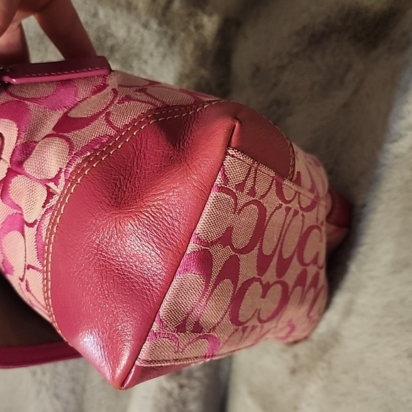 Coach Pink Signature Canvas Shoulder Bag with Turn-Lock 2009 - Picture 4 of 9